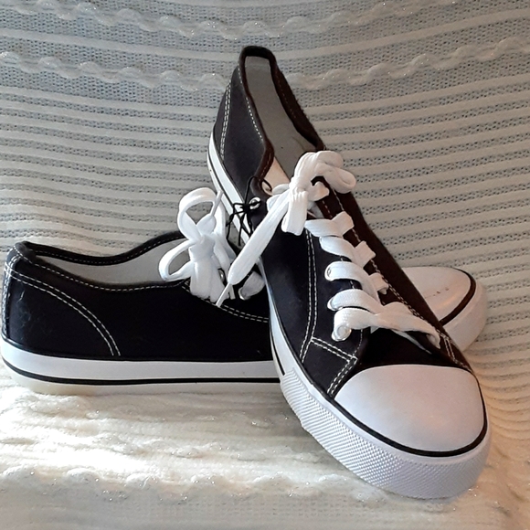 Revolution Other - Black and White Sneakers NWT 🏷